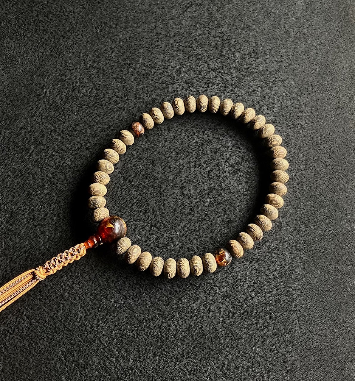 鉄刀木8x10ミリ単念珠虎琥珀仕立