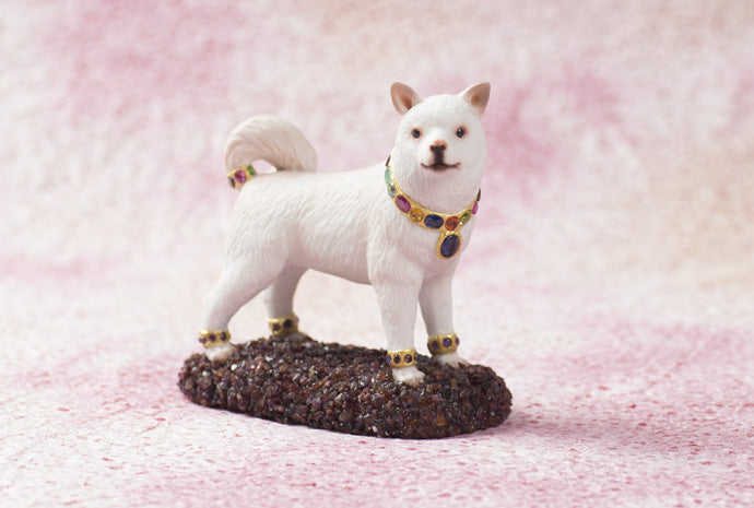 銭屋干支<戌>犬 立/宝石 白