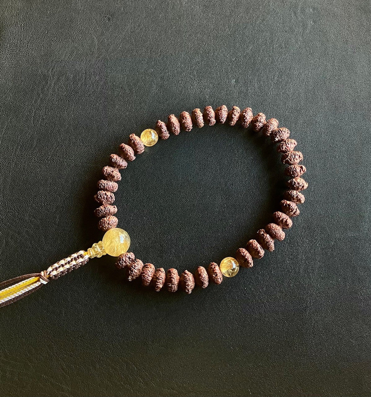 蓮華菩提樹5ｘ11ミリ単念珠ルチルクオーツ仕立