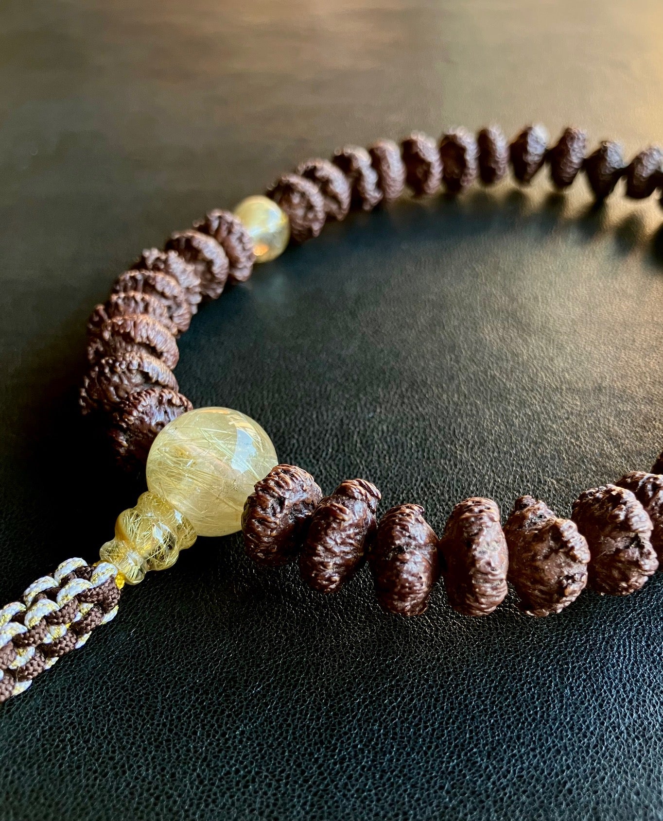 蓮華菩提樹5ｘ11ミリ単念珠ルチルクオーツ仕立