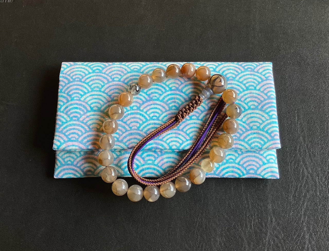 龍紋メノウ22玉単念珠共仕立＋青海波念珠入セット（木箱入）