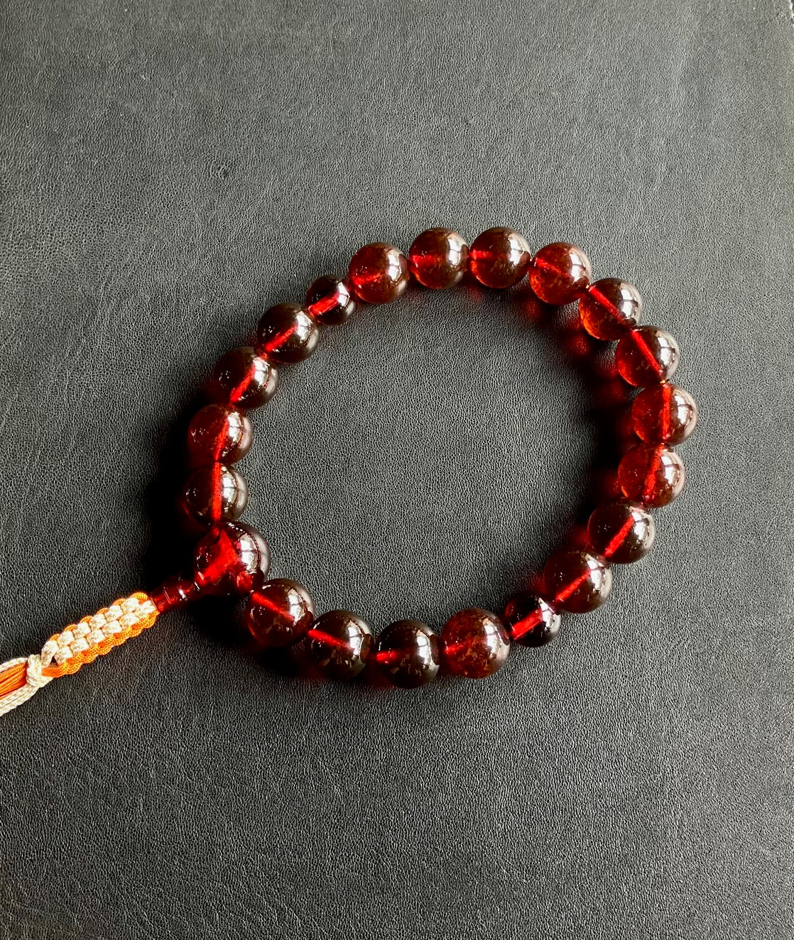 プレスドチェリーアンバー17ミリ18玉単念珠共仕立