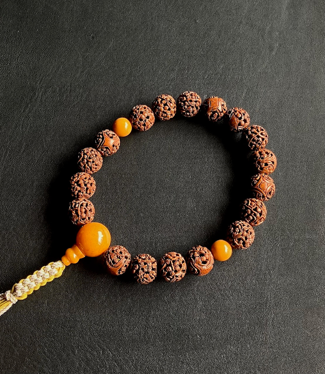 虎眼菩提樹羅漢彫18玉単念珠圧縮老琥珀仕立